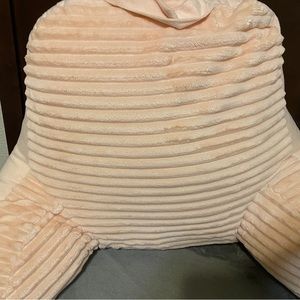 Rest back pillow for bed